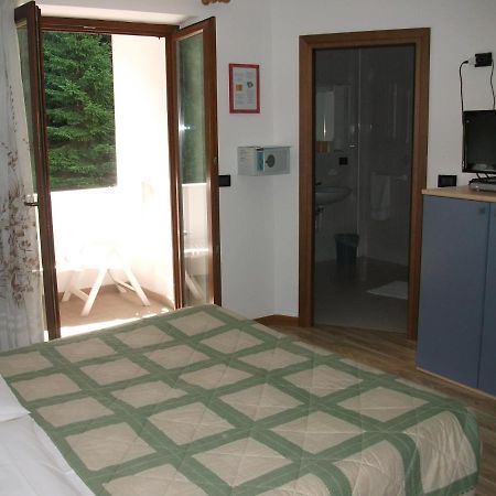 Hotel Genzianella Presenaio Exteriör bild