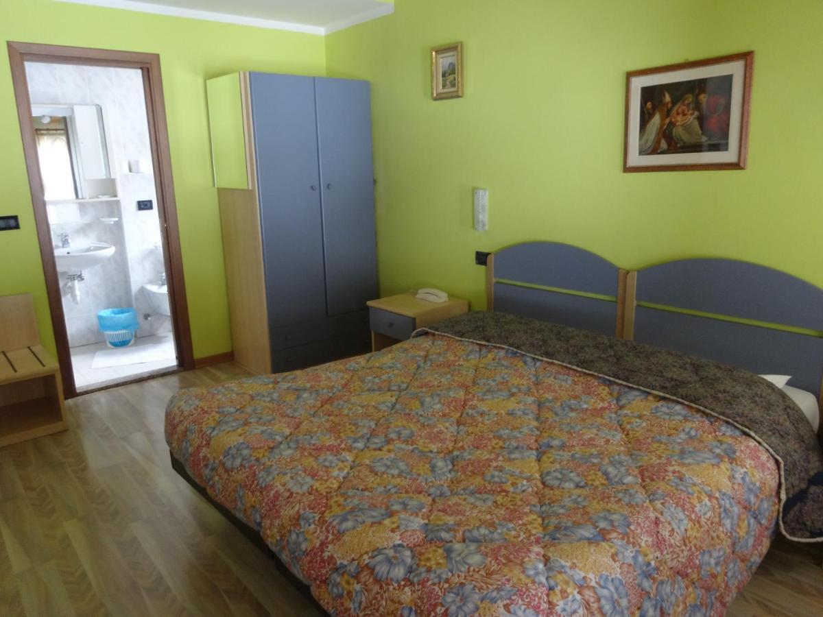 Hotel Genzianella Presenaio Exteriör bild