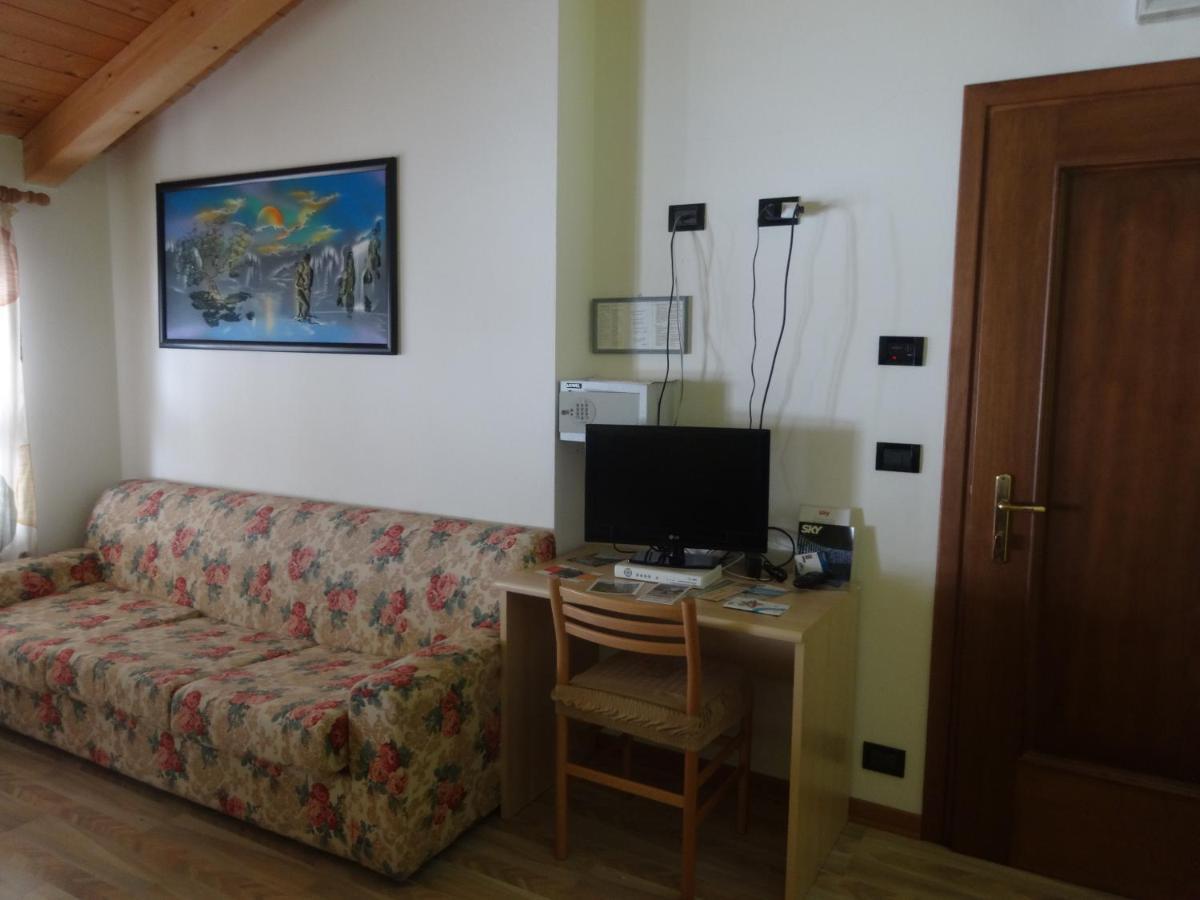 Hotel Genzianella Presenaio Exteriör bild