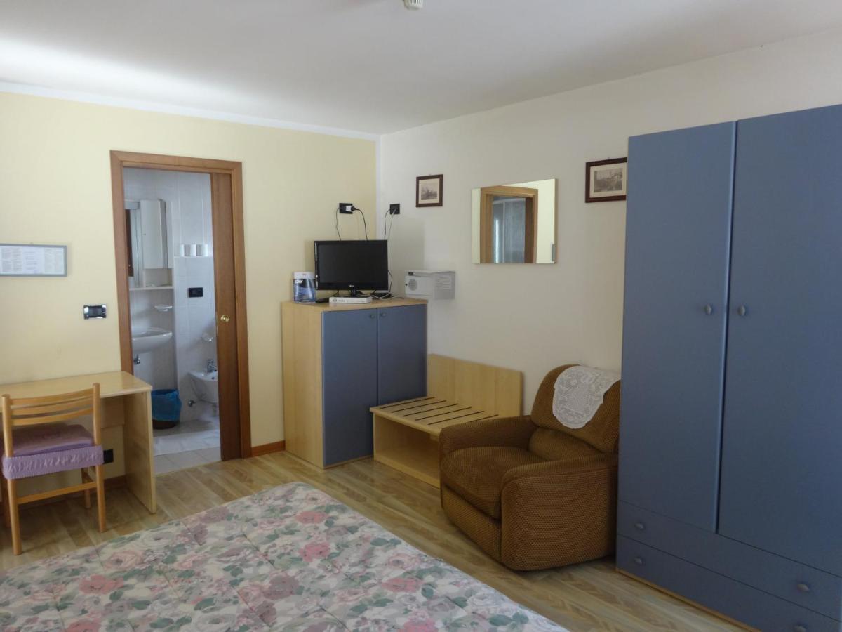 Hotel Genzianella Presenaio Exteriör bild
