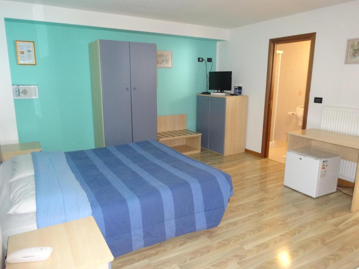 Hotel Genzianella Presenaio Exteriör bild