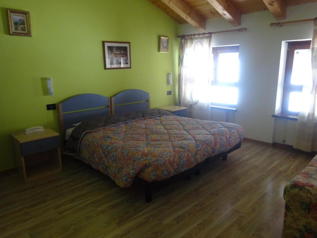 Hotel Genzianella Presenaio Exteriör bild