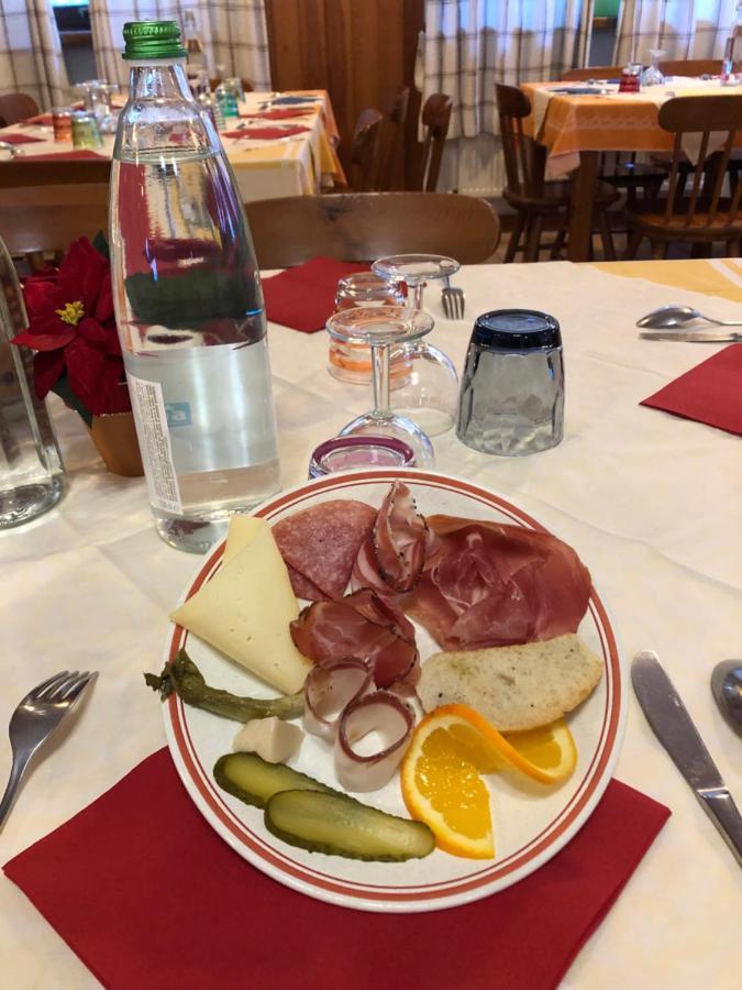 Hotel Genzianella Presenaio Exteriör bild