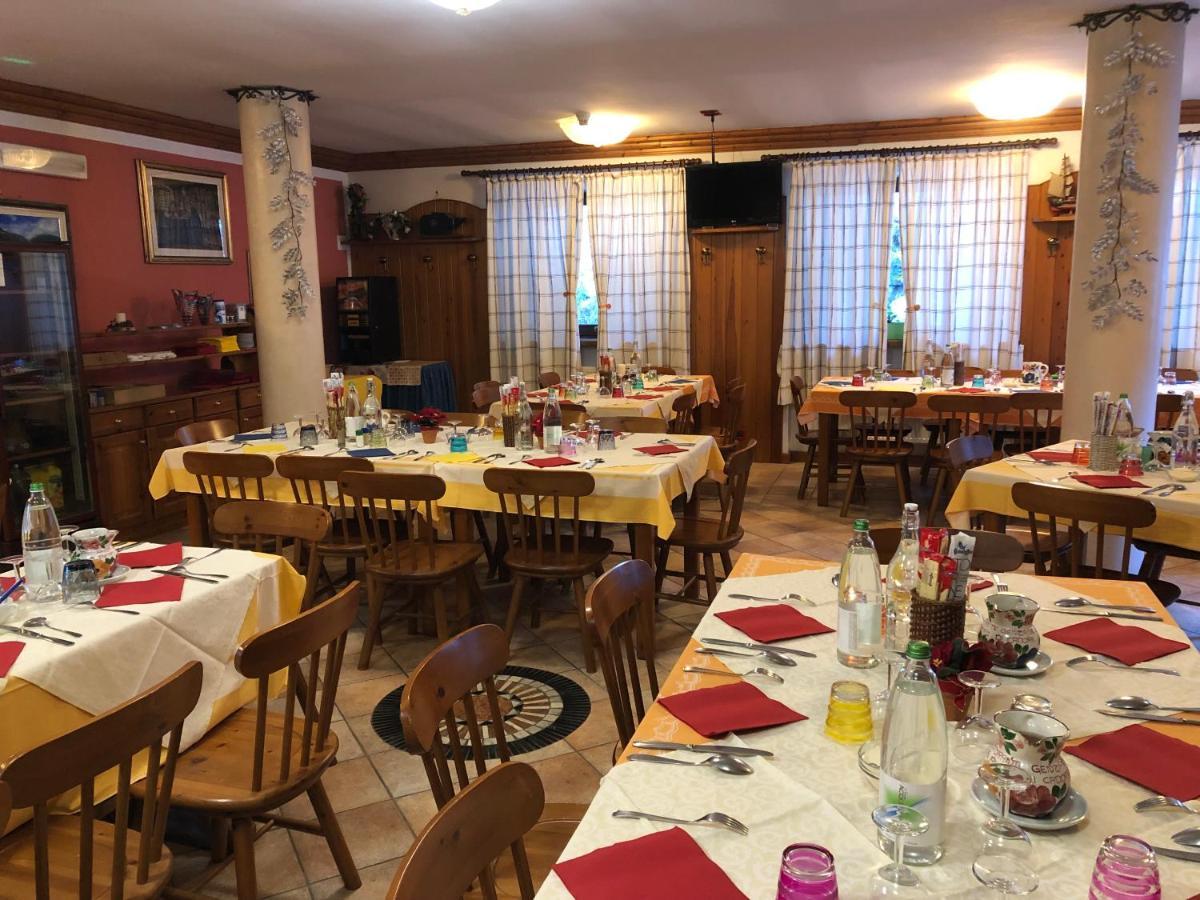 Hotel Genzianella Presenaio Exteriör bild