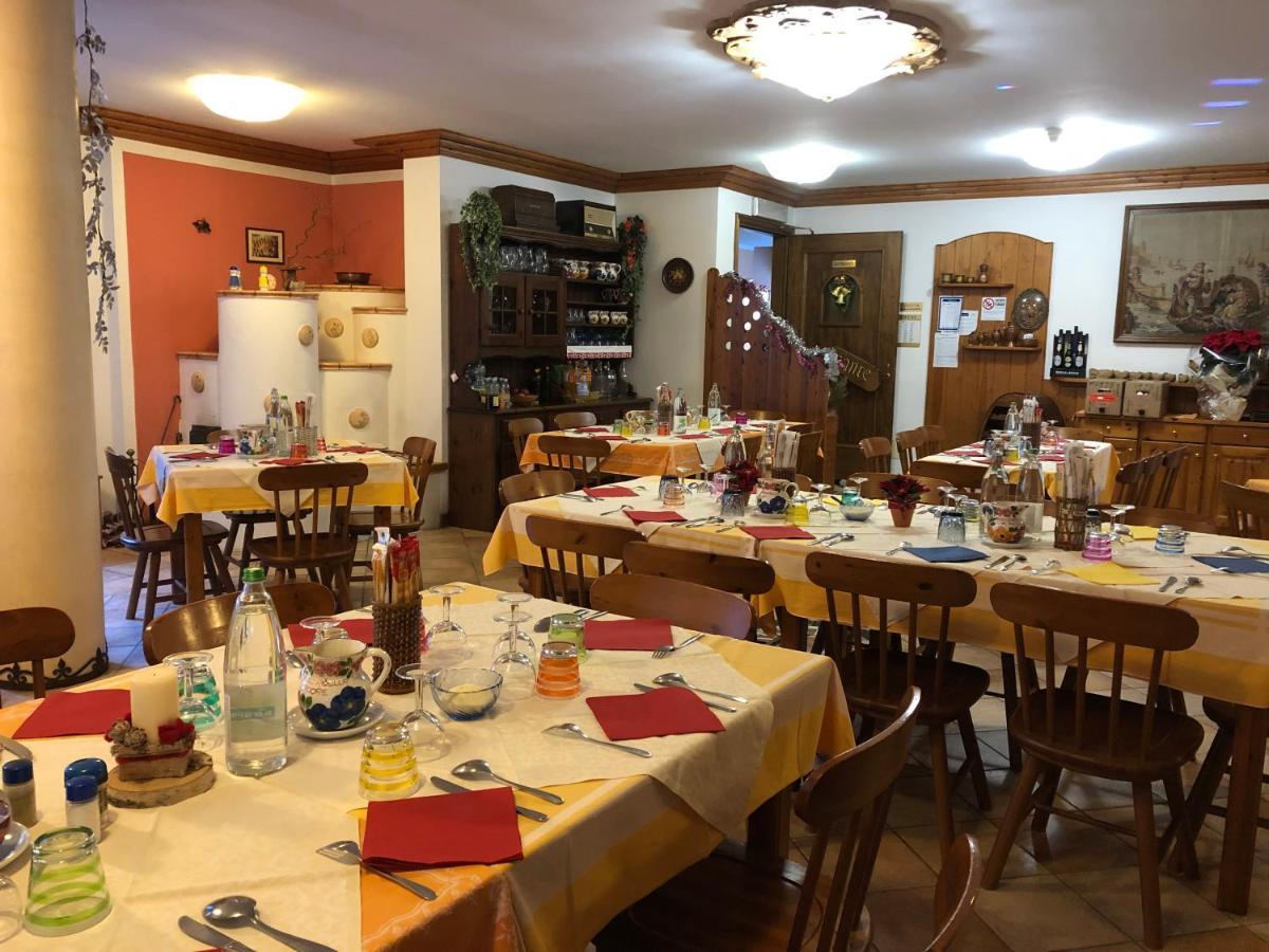 Hotel Genzianella Presenaio Exteriör bild