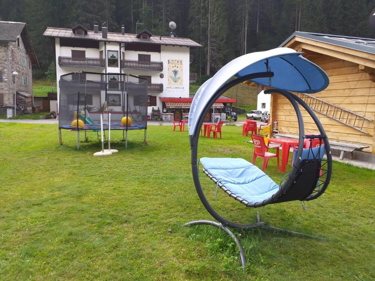 Hotel Genzianella Presenaio Exteriör bild