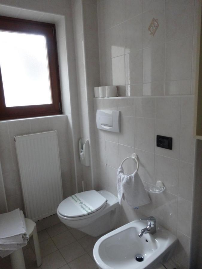 Hotel Genzianella Presenaio Exteriör bild
