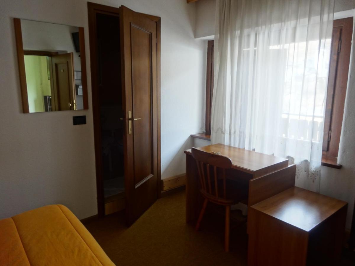 Hotel Genzianella Presenaio Exteriör bild