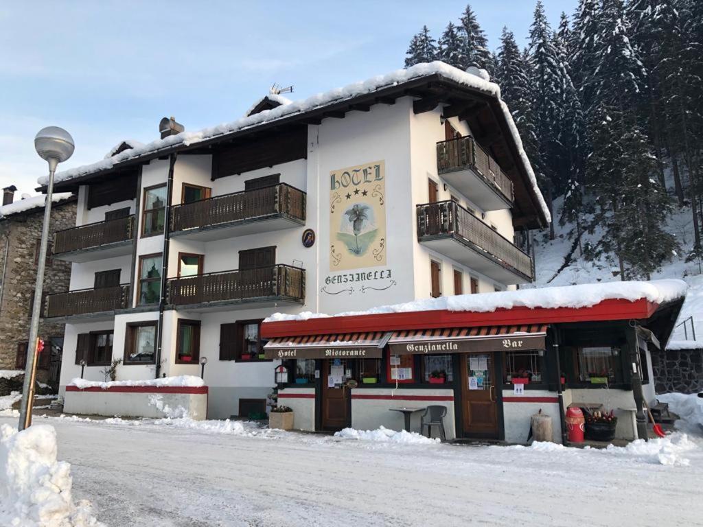 Hotel Genzianella Presenaio Exteriör bild