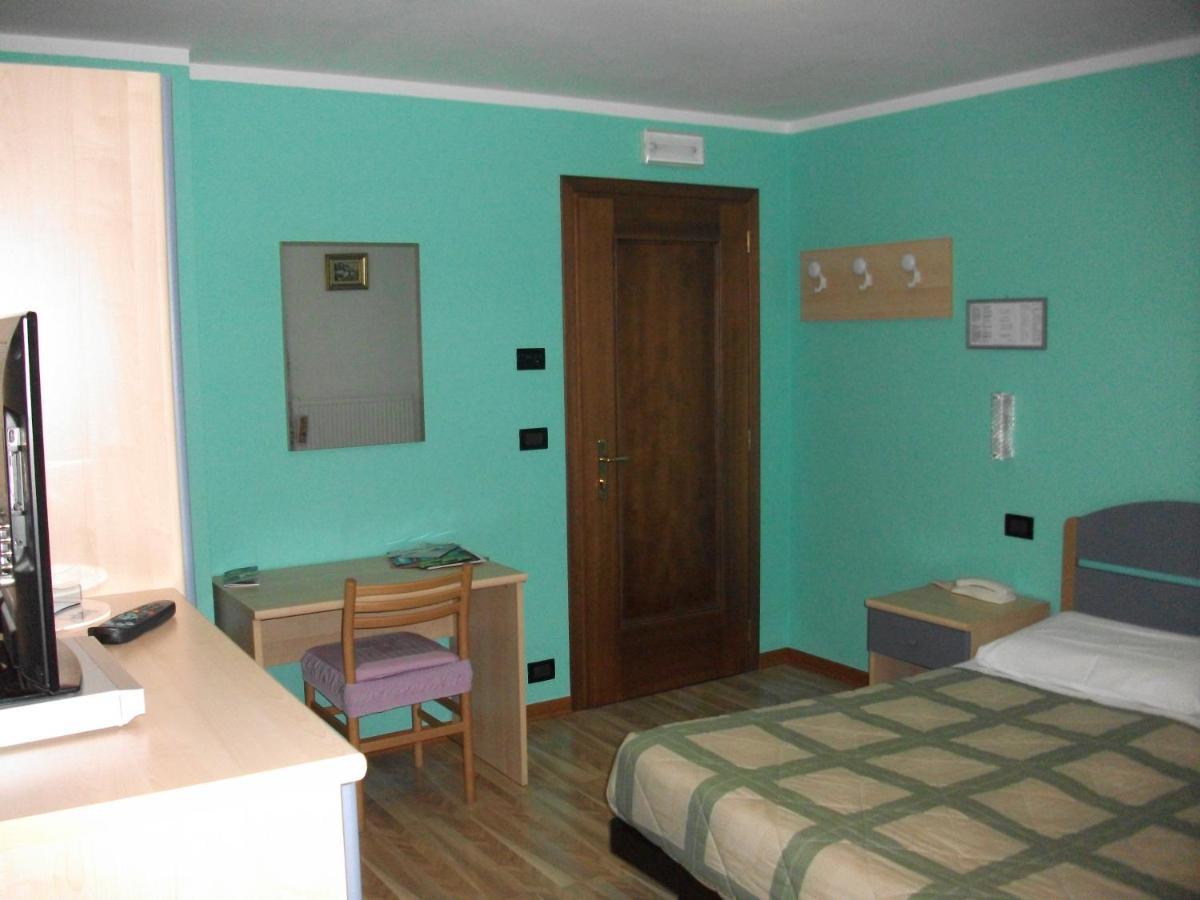 Hotel Genzianella Presenaio Exteriör bild
