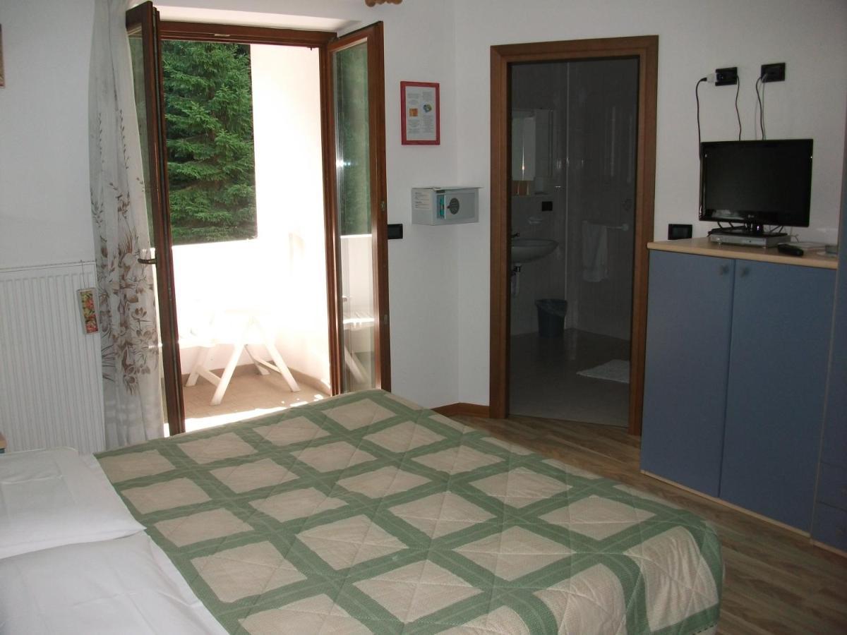 Hotel Genzianella Presenaio Exteriör bild